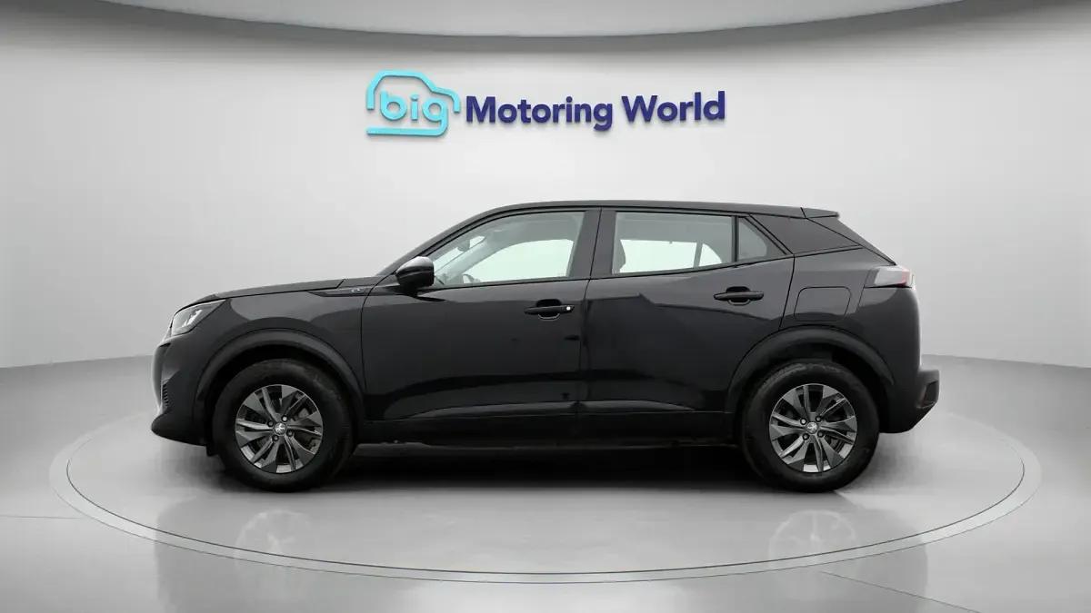 Used Peugeot e-2008 Active Premium 98 kW (134 HP) 2022 Black SUV