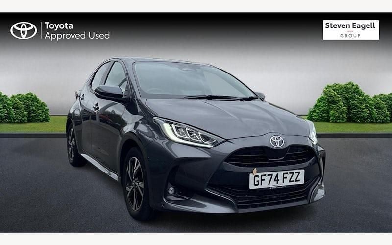 Used 2025 Toyota Yaris Hybrid Design Hatchback | £20,998 (Fair price) - Image 1/4
