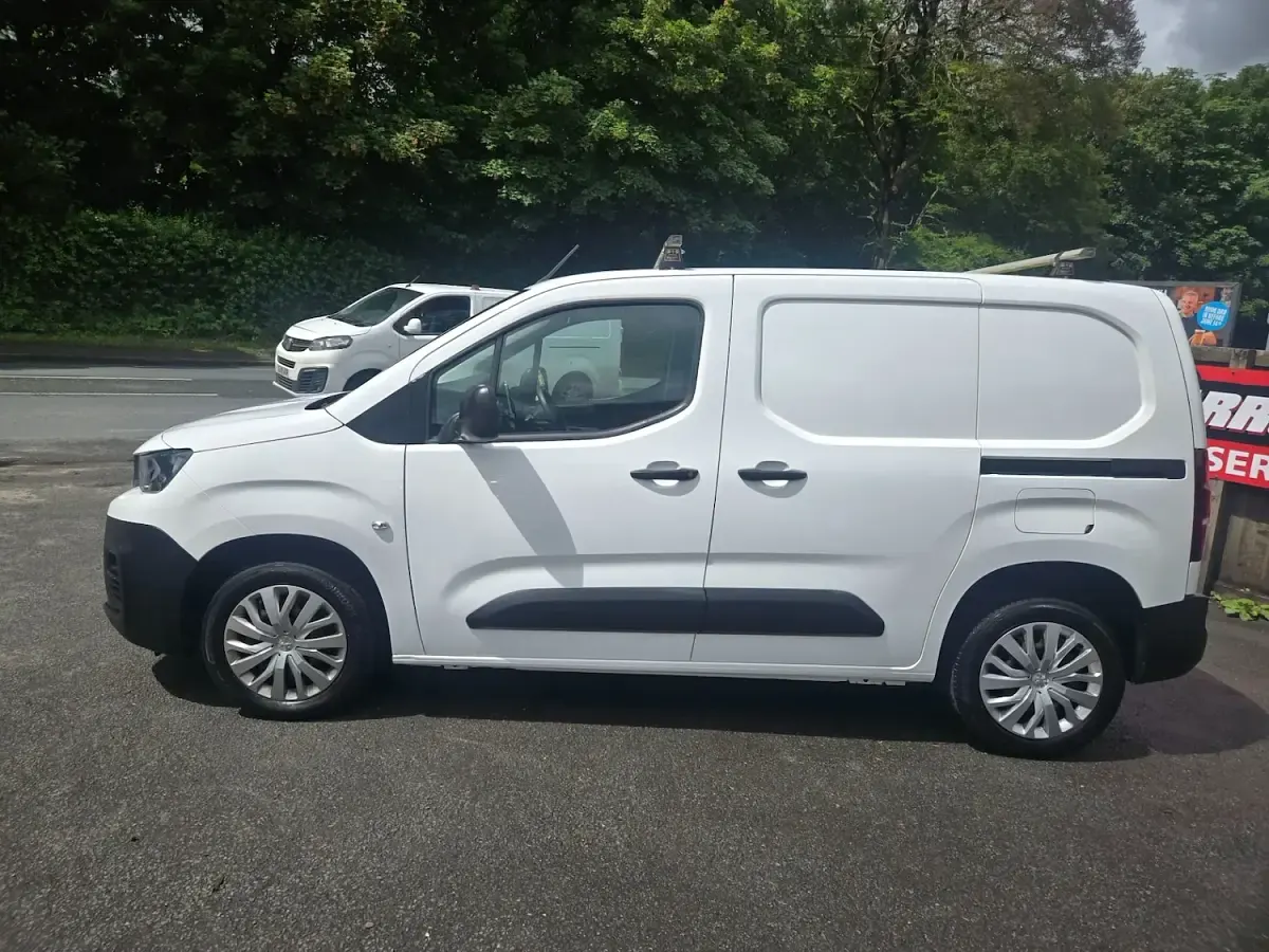 Used Peugeot Partner 131 HP (96 kW) 2021 White MPV
