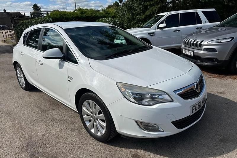 White Used 2011 Vauxhall Astra Elite Hatchback | £1,300 (Fair price) - Image 1/1