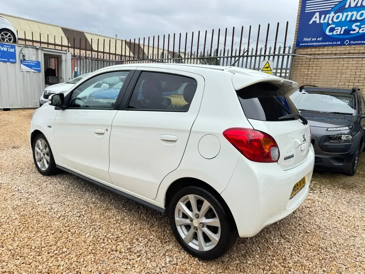 Used Mitsubishi Mirage 79 HP (58 kW) 2015 White Hatchback
