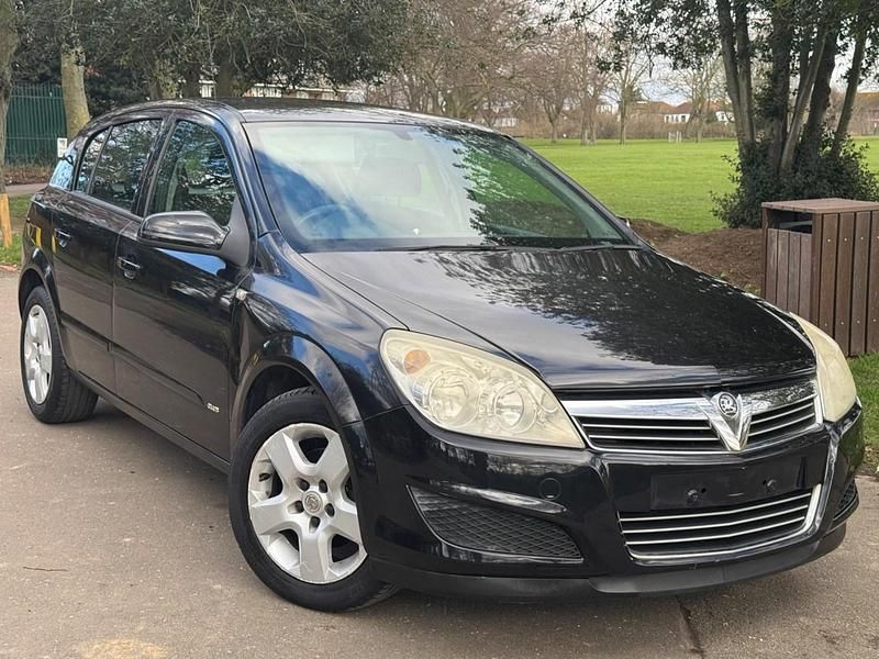 Black Used 2007 Vauxhall Astra Club Hatchback | £995 (Good price) - Image 1/4
