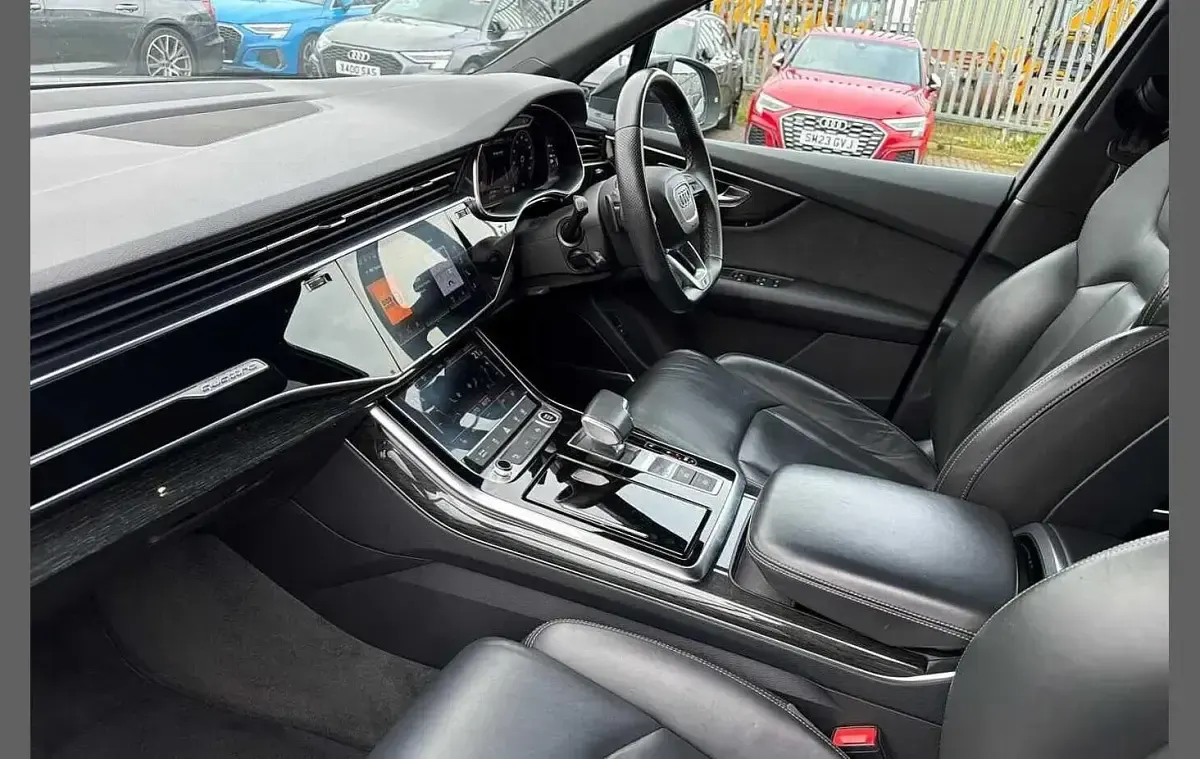 Used Audi Q7 Black Edition 281 HP (206 kW) 2022 Silver SUV