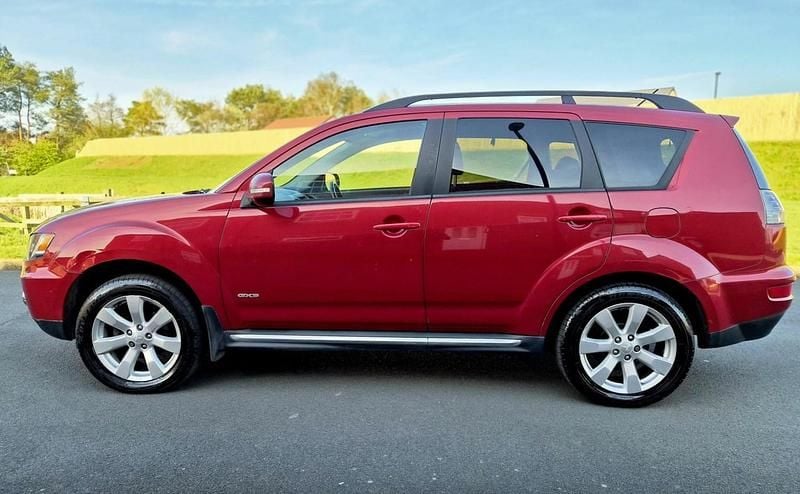 Used Mitsubishi Outlander 2011 Red SUV