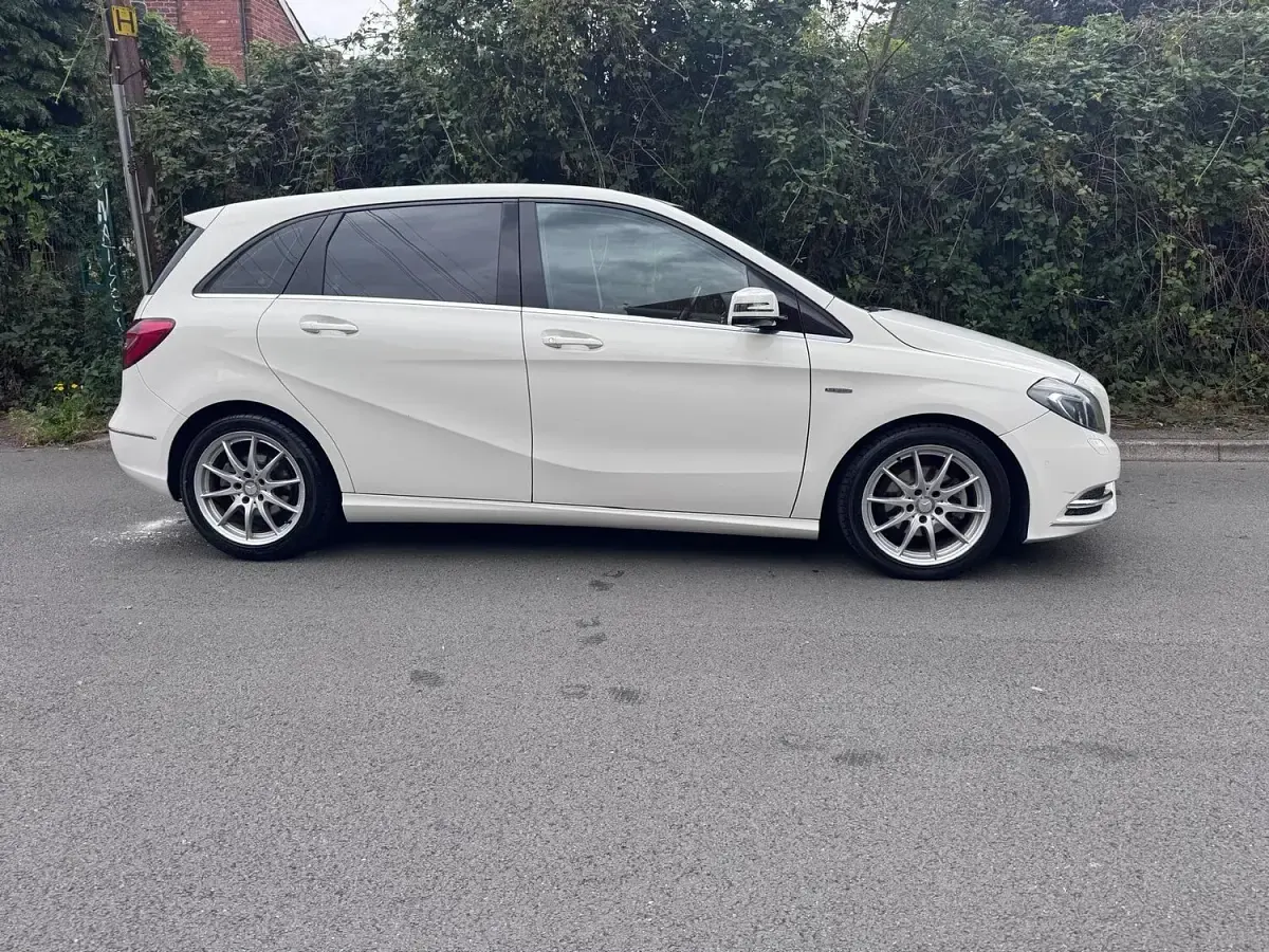 Used Mercedes B180 Executive 2013 White Hatchback