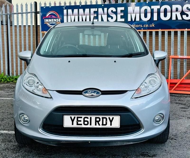 Used Ford Fiesta Zetec 70 HP (51 kW) 2011 Silver Hatchback