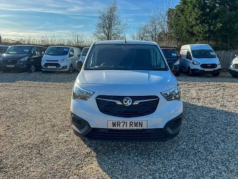Begagnad Vauxhall Combo 100 HK (73 kW) 2022 Vit Minibuss