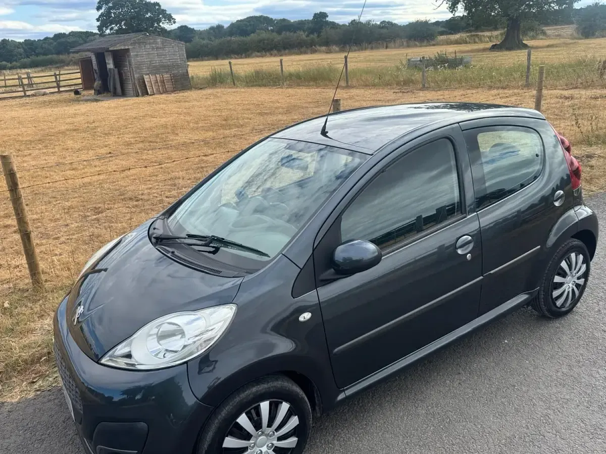 Used Peugeot 107 Active 68 HP (50 kW) 2013 Grey Hatchback