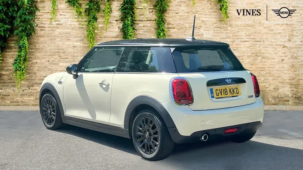 Used Mini Cooper Hatch 134 HP (98 kW) 2018 White Hatchback