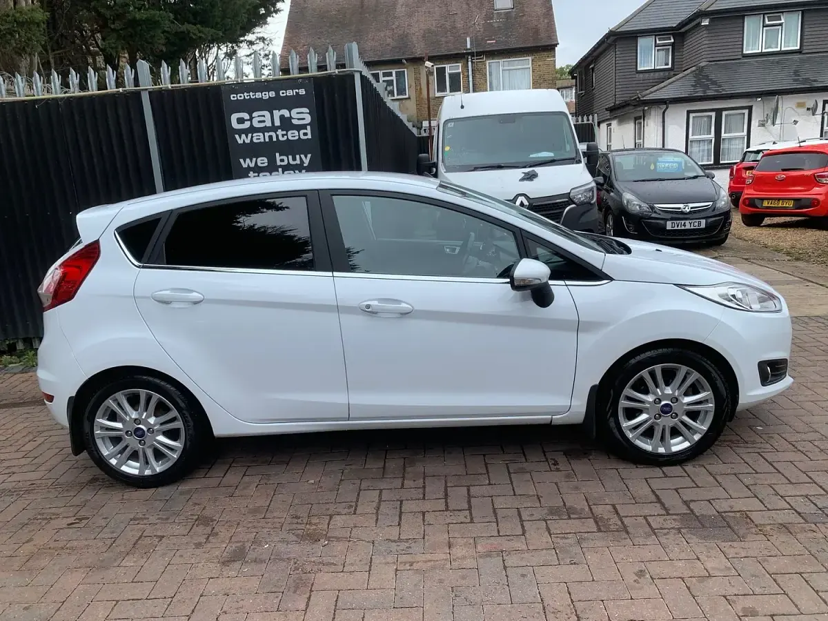 Used Ford Fiesta Zetec 2014 White Hatchback