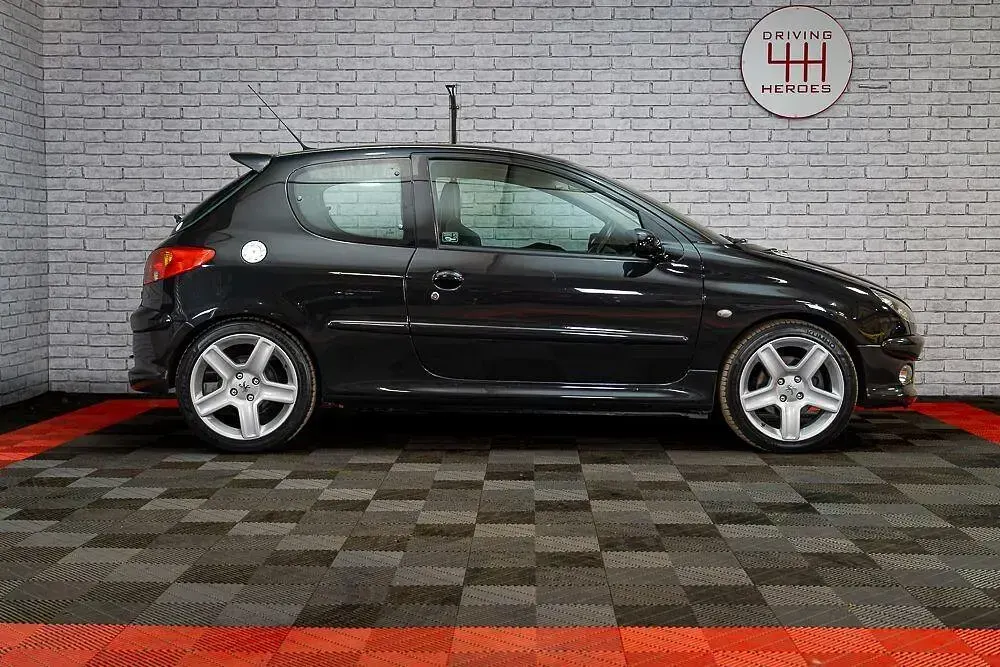 Used Peugeot 206 GTi 180 HP (132 kW) 2004 Black Hatchback