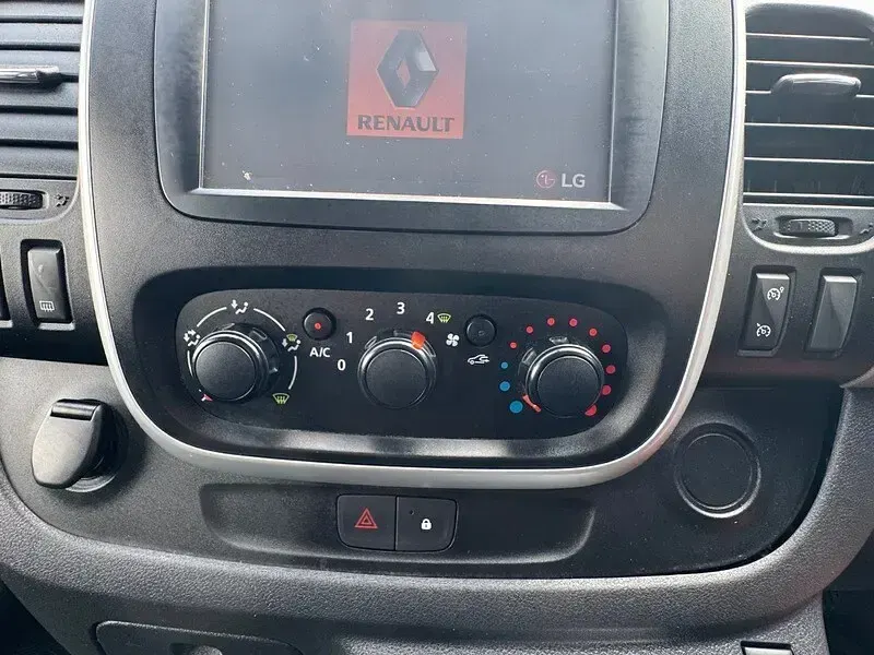 Used Renault Trafic 2016 Black MPV