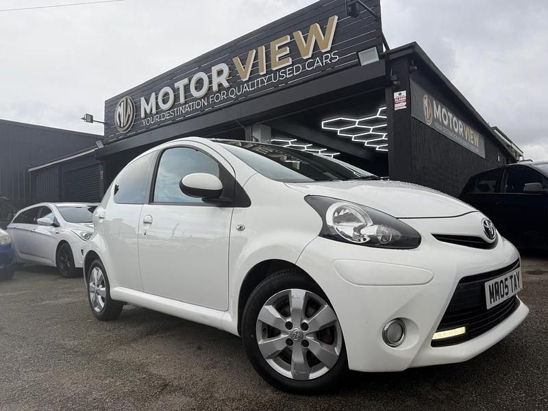 White Used 2012 Toyota Aygo Hatchback | £4,990 (Expensive) - Image 1/4