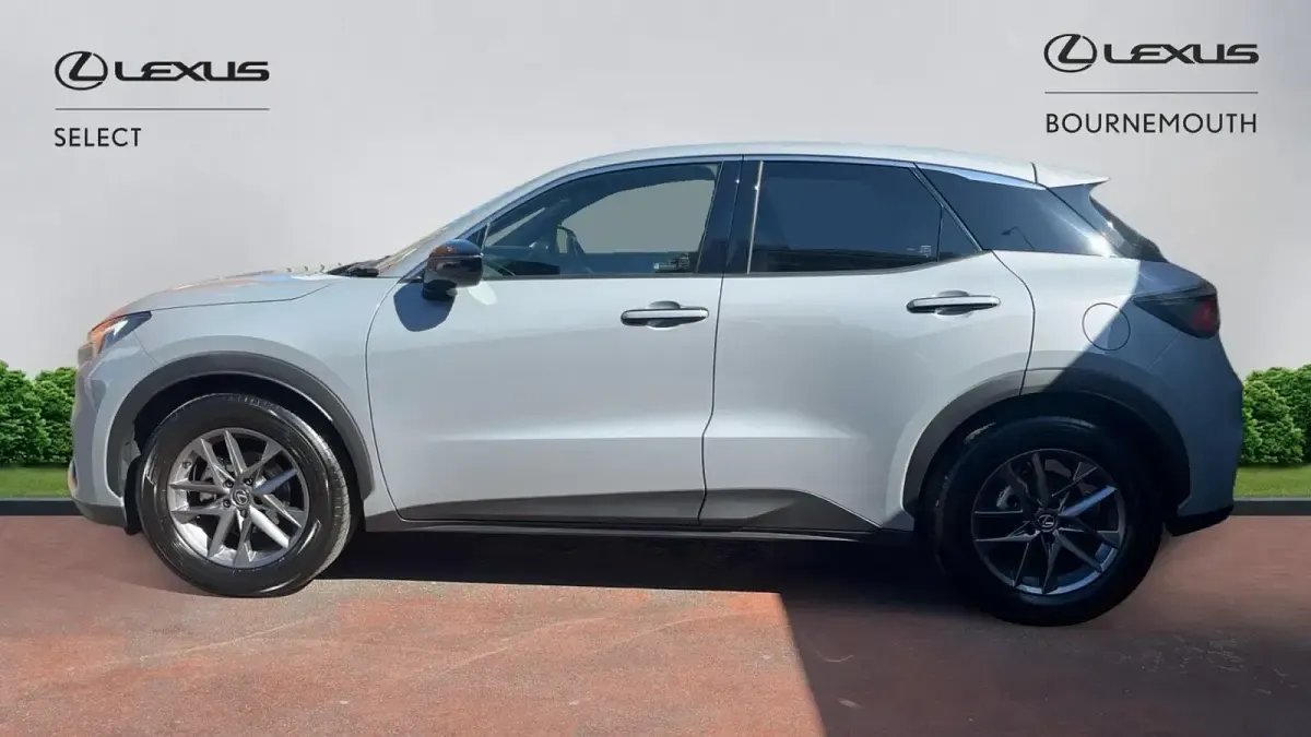 Second-hand Lexus LBX 136 CP (100 kW) 2025 Gri SUV