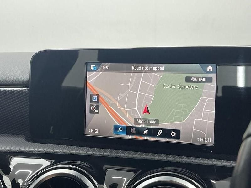 Used Mercedes A180 136 HP (100 kW) 2019 White Hatchback