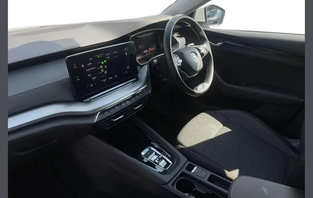 Used Skoda Octavia SE Technology 113 HP (83 kW) 2023 White Estate