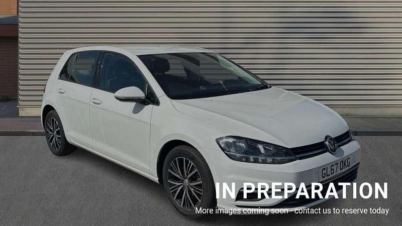 Pure white Used 2017 VW Golf VII SE Hatchback | £12,357 (Fair price) - Image 1/4