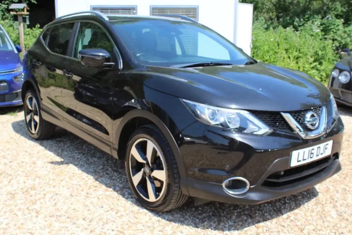 Used Nissan Qashqai N-TEC 115 HP (84 kW) 2016 Black SUV