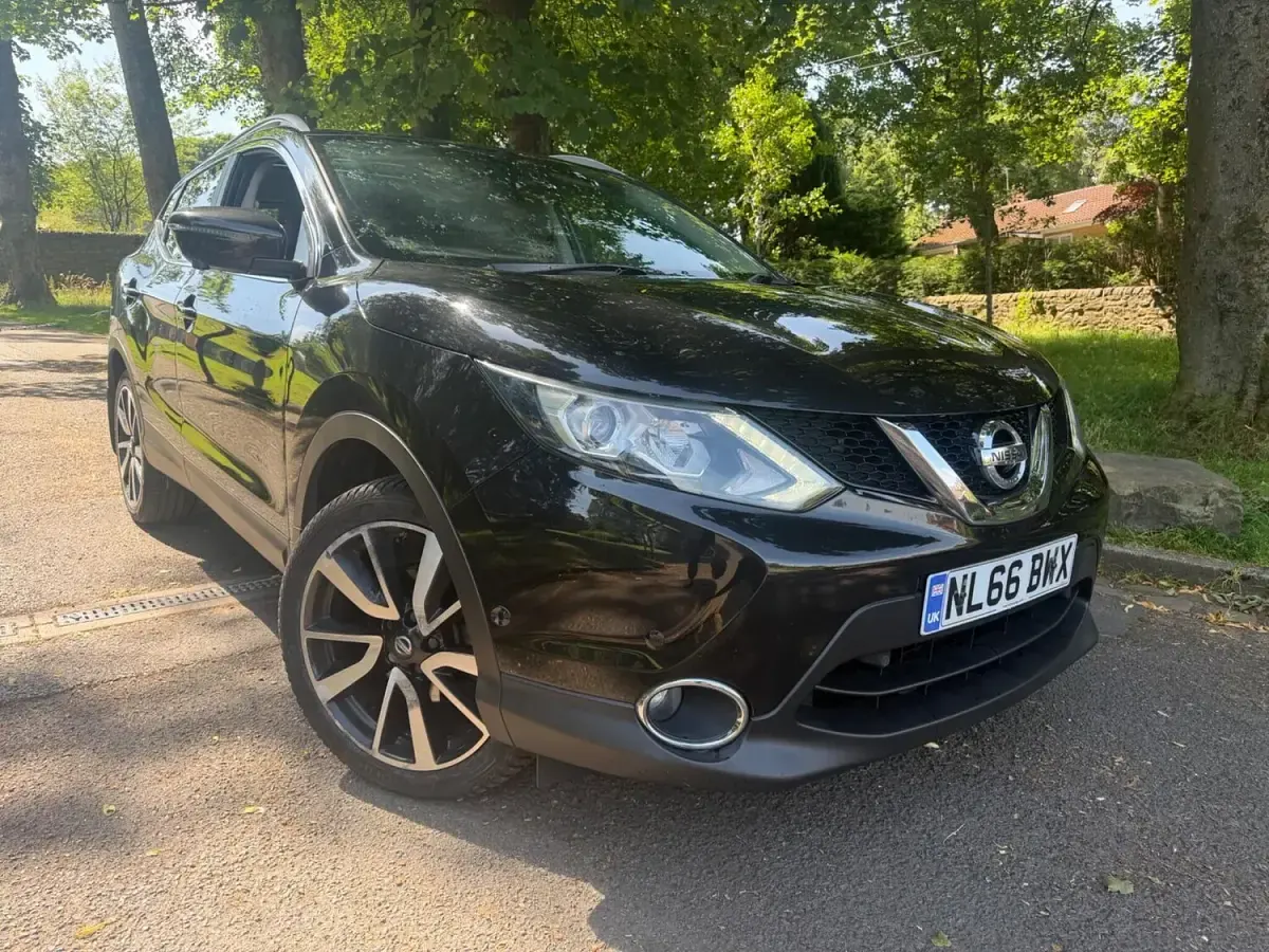Used Nissan Qashqai Tekna 110 HP (80 kW) 2016 Black SUV