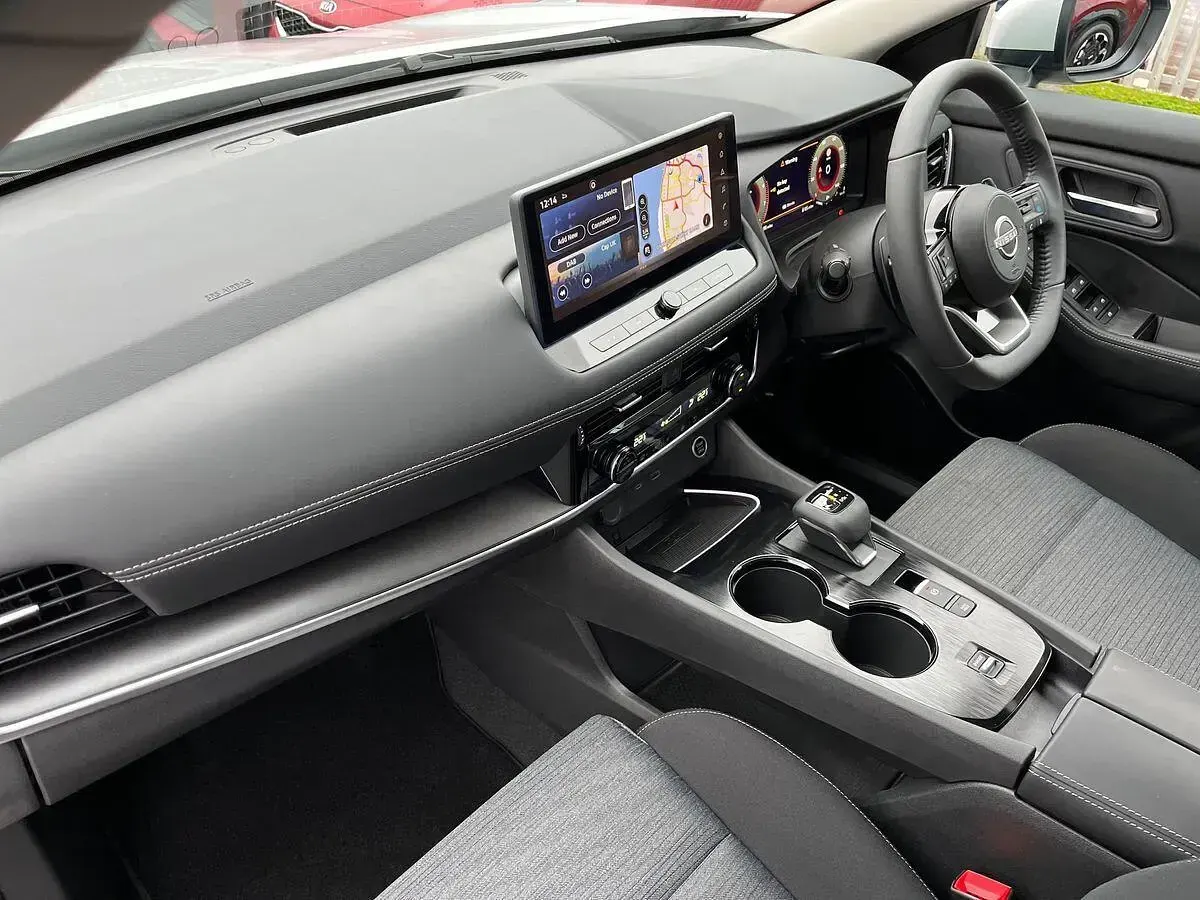 New Nissan X-Trail N-Connecta 163 HP (119 kW) 2025 Silver SUV