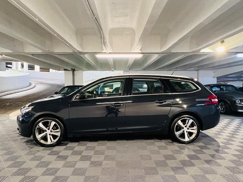 Begagnad Peugeot 308 SW Allure 2018 Grå Kombi