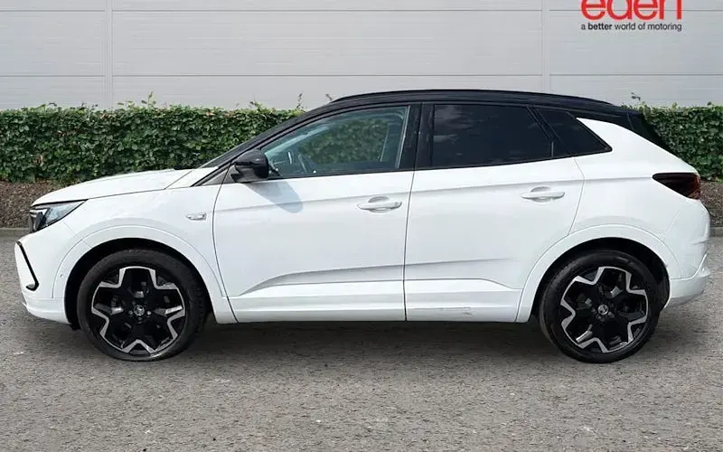 Used Vauxhall Grandland X Ultimate 131 HP (96 kW) 2024 White SUV