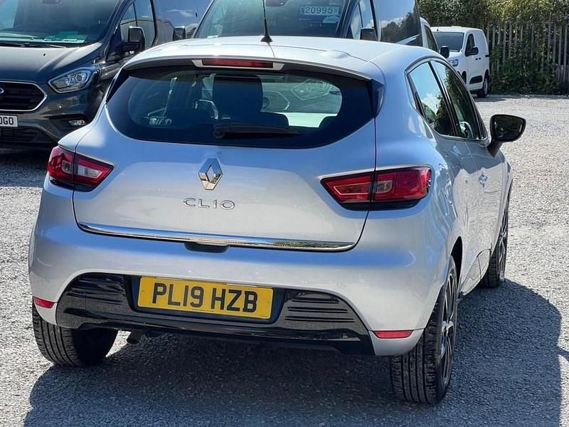 Used Renault Clio IV Play 90 HP (66 kW) 2019 Silver Hatchback