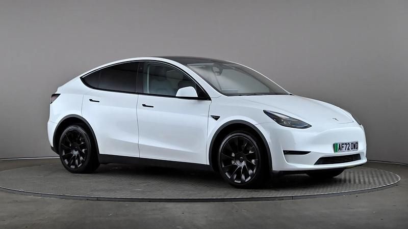 White Used 2022 Tesla Model Y Long Range SUV | £24,498 (Fair price) - Image 1/3