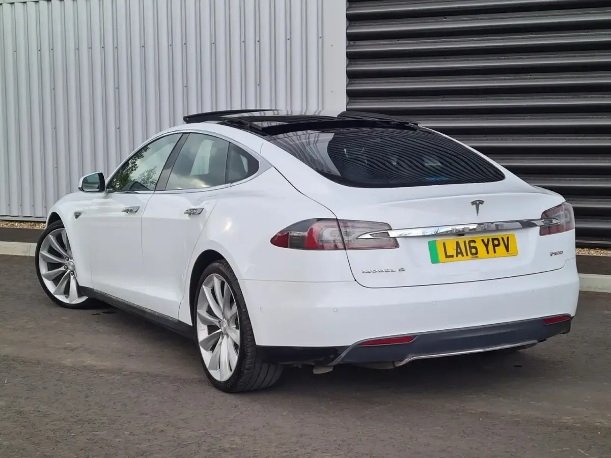 Used Tesla Model S 314 kW (428 HP) 2016 White Hatchback