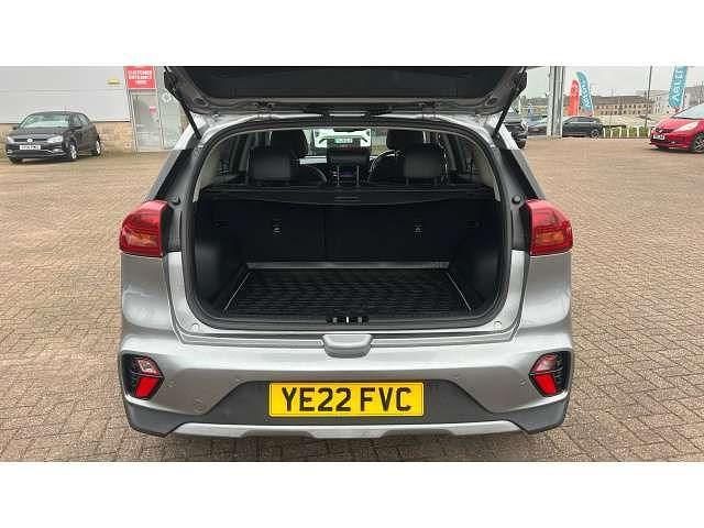 Usado Kia Niro 141 HP (103 kW) 2022 Cinzento SUV