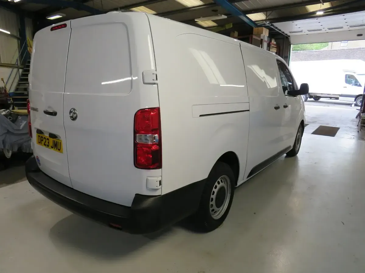 Used Vauxhall Vivaro 100 HP (73 kW) 2023 White MPV