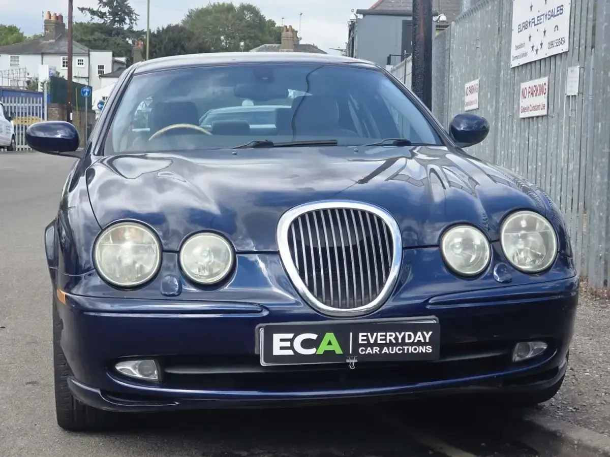 Usado Jaguar S-Type SE 240 HP (176 kW) 2002 Azul Sedan
