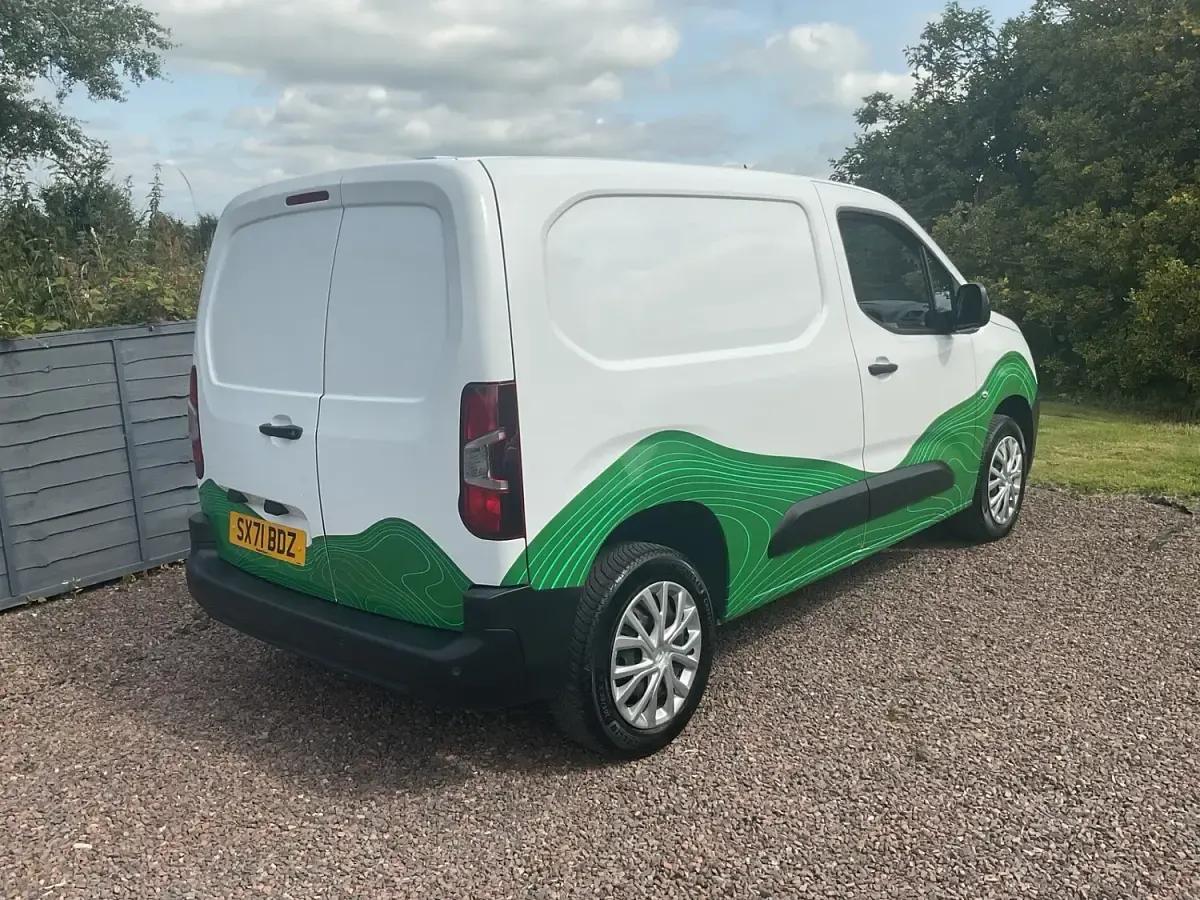 Used Citroën Berlingo 100 HP (73 kW) 2022 White MPV