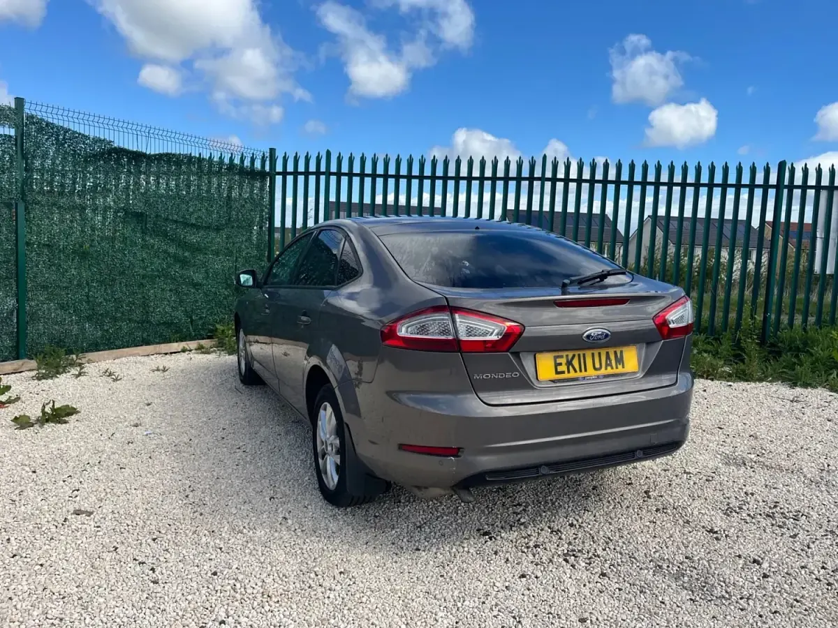 Käytetty Ford Mondeo Zetec 2011 Ruskea Viistoperä