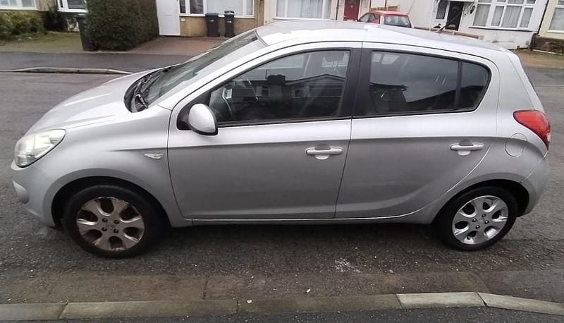 Used Hyundai i20 Comfort 77 HP (56 kW) 2009 Silver Hatchback
