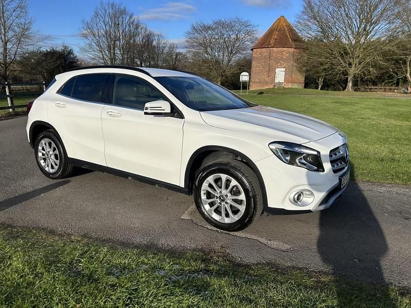 Used Mercedes GLA200 SE 156 HP (114 kW) 2018 White SUV