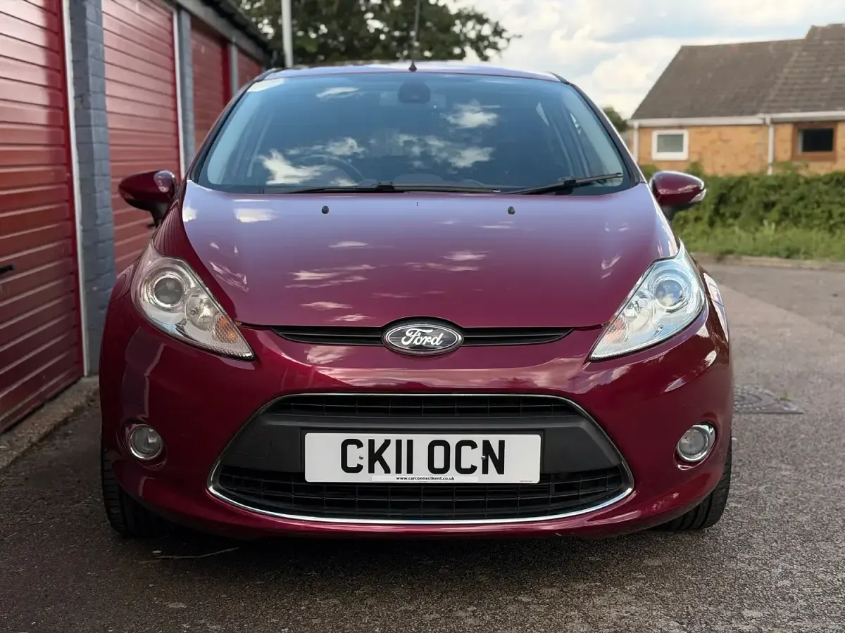 Used Ford Fiesta Titanium 94 HP (69 kW) 2011 Pink Hatchback