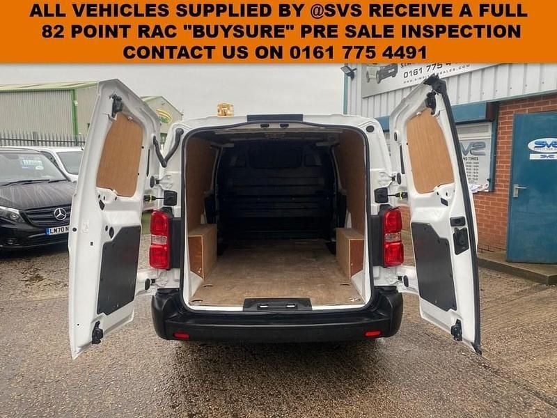 Used Vauxhall Vivaro 100 HP (73 kW) 2021 White MPV