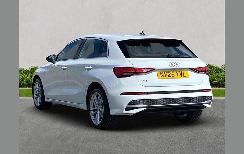 Used Audi A3 e-tron Sport 200 HP (147 kW) 2025 White Hatchback