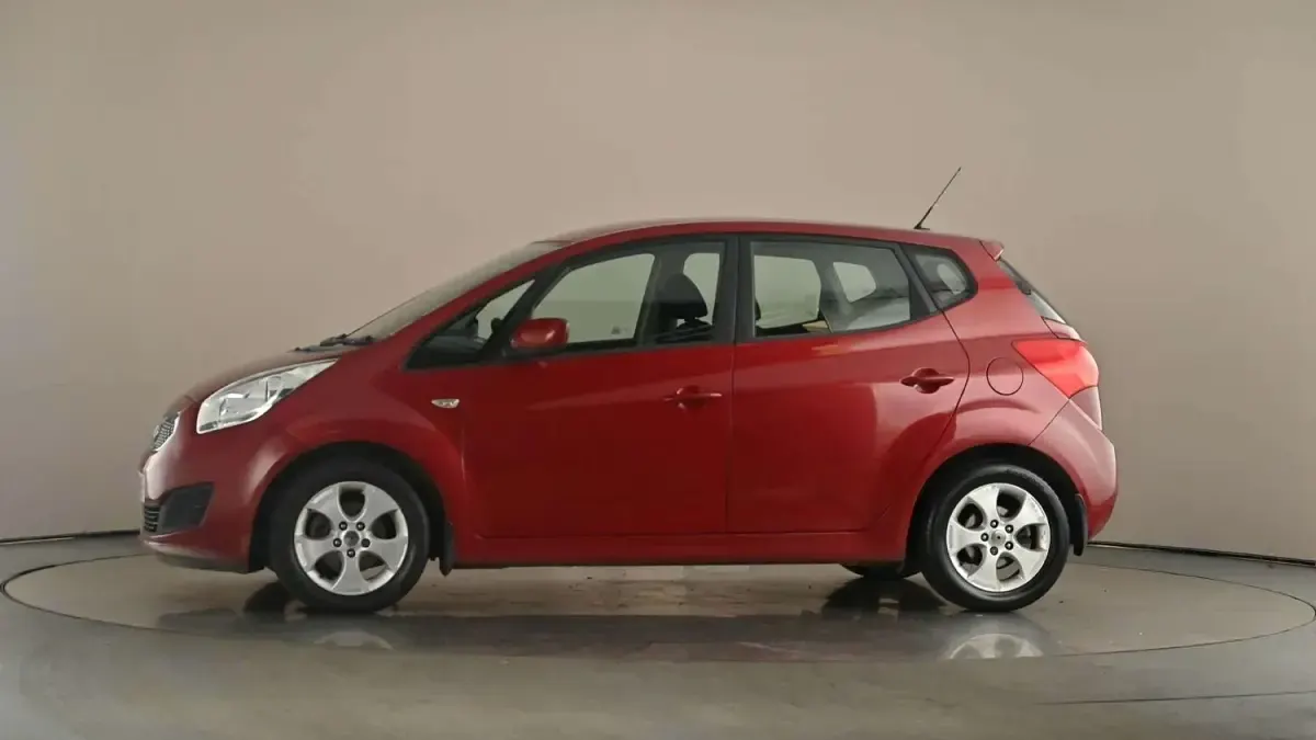 Used Kia Venga 125 HP (91 kW) 2011 Red Hatchback