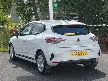 Used Renault Clio Evolution 90 HP (66 kW) 2025 White Hatchback