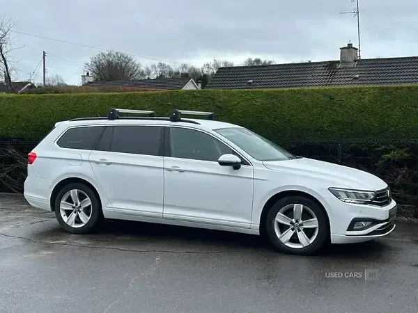 Used VW Passat SE 150 HP (110 kW) 2020 White Estate