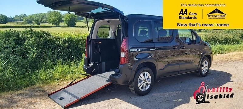 Black New 2025 Peugeot Rifter Allure MPV | £24,950 (A bit pricey) - Image 1/4