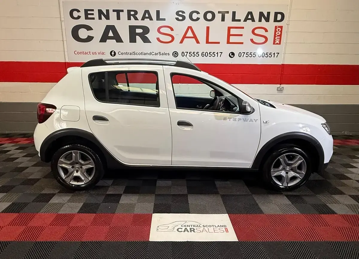 Used Dacia Sandero Comfort 90 HP (66 kW) 2019 White Hatchback