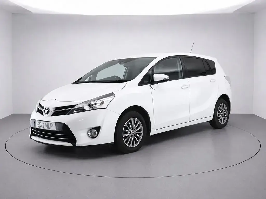Used Toyota Verso 132 HP (97 kW) 2017 White MPV