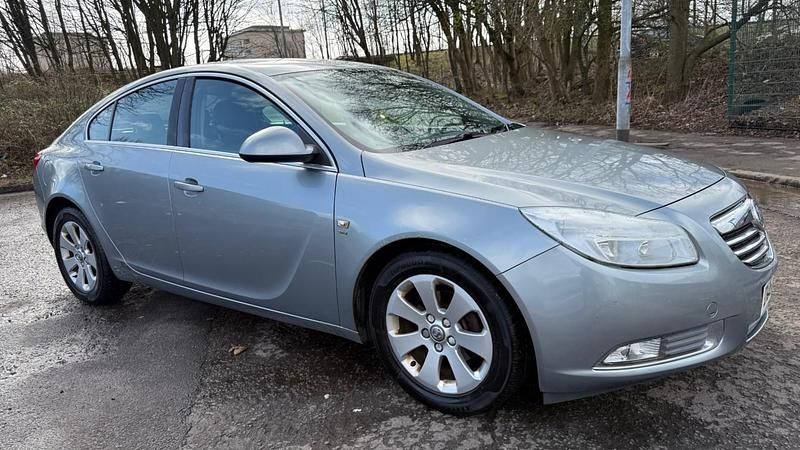 Second-hand Vauxhall Insignia 160 CP (117 kW) 2013 Argintiu Hatchback