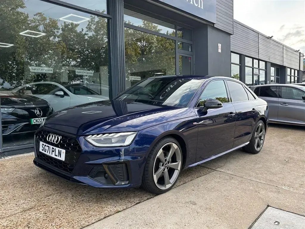 Begagnad Audi A4 Black Edition 190 HK (139 kW) 2021 Blå Sedan