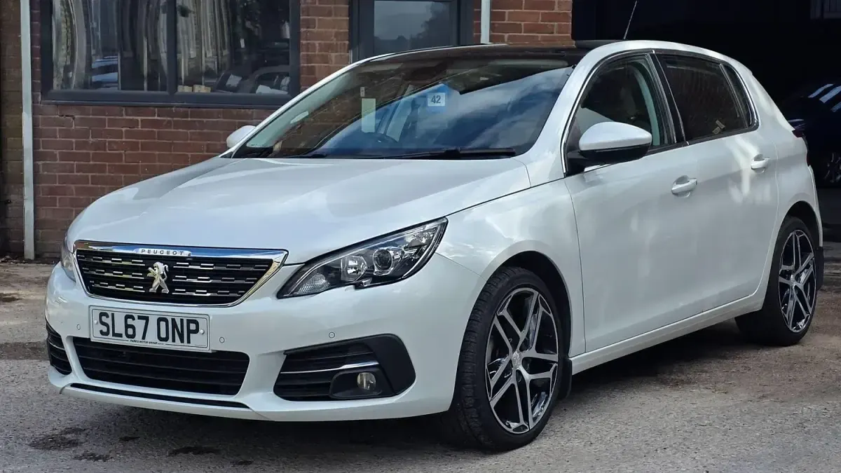 Used Peugeot 308 Allure 2017 White Hatchback