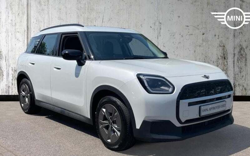 Nanuq white New 2025 Mini Countryman Classic SUV | £28,811 (Super price) - Image 1/4