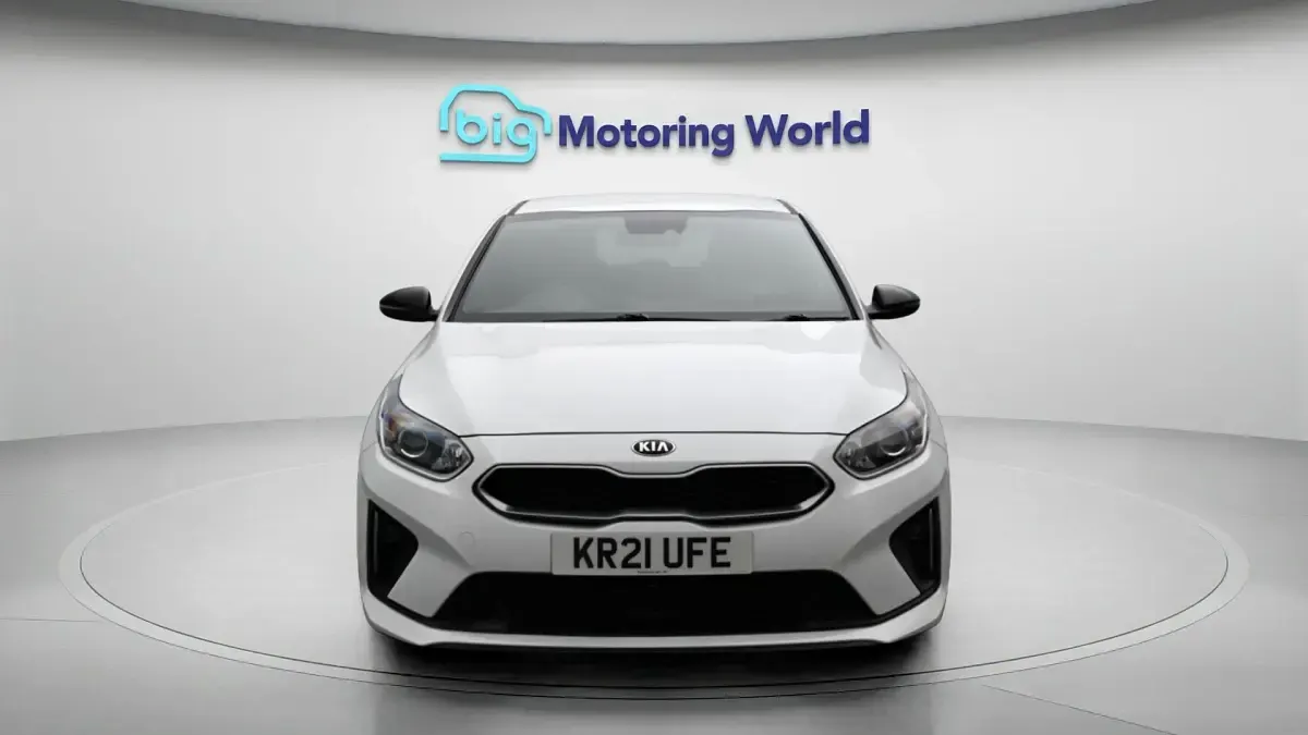 Used Kia Ceed GT-Line 158 HP (116 kW) 2021 White Hatchback